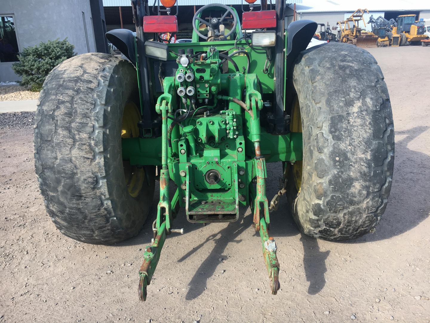 ./imagenes/INVOICE/2019/15372/TRACTOR JOHN DEERE_6520D (32) - copia.JPG